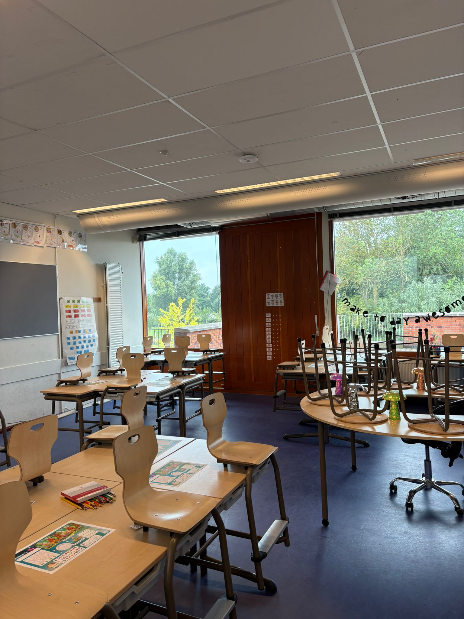 Schoon en verzorgd klaslokaal